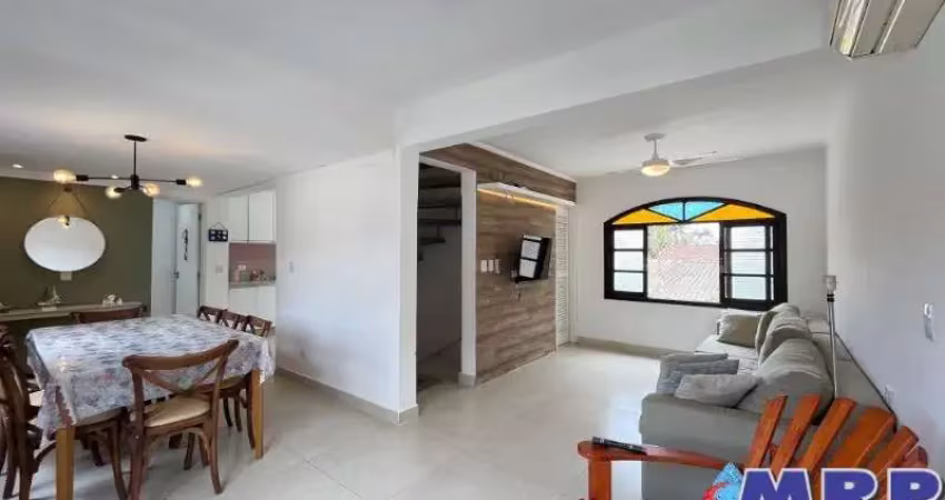 Casa à venda a 130 metros da praia do lázaro em ubatuba. aceita financiamento bancário. 3 suítes.