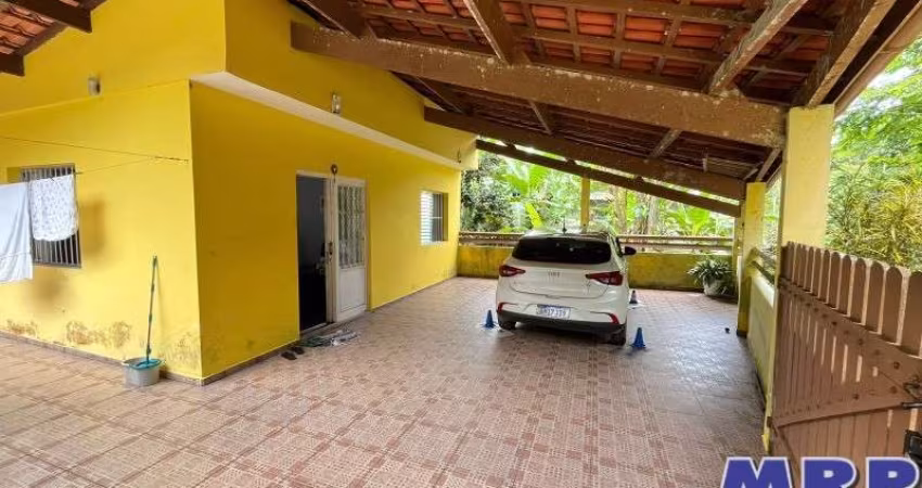 Casa com piscina à venda em Ubatuba. 2 dormitórios. Bairro Sertão do Ingá.
