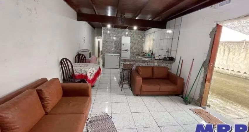 Casa em Ubatuba no bairro Sertão da quina, com 2 dormitórios.