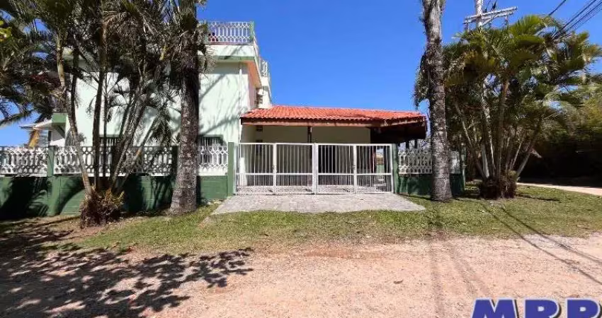 Casa em ubatuba, a 50 metros da praia do sapê, com vista mar. 4 dormitórios.