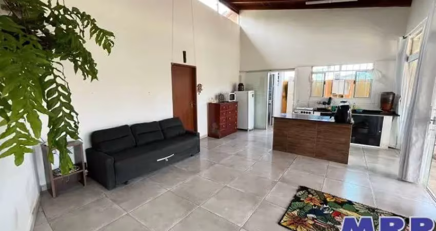 Casa a venda em ubatuba com piscina no bairro do sertão da quina a 3,5 km da praia da maranduba.