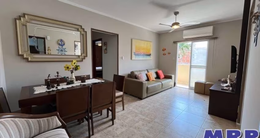 Praia da Maranduba, apartamento á venda. Condomínio com elevador e piscina.