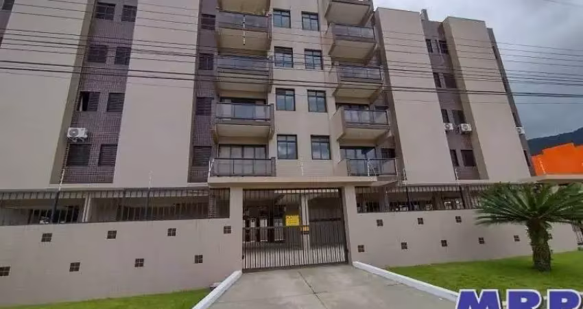 Apartamento em Ubatuba, 150 metros da praia do Sapê, condomínio fechado, com elevador .
