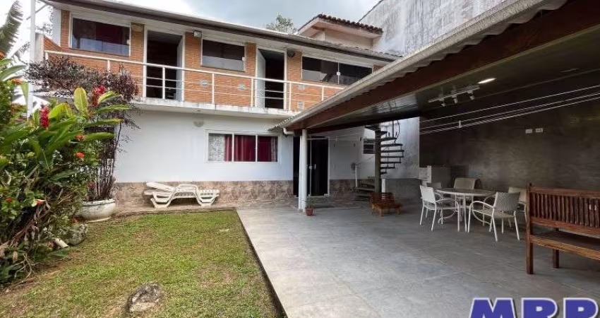 Casa a venda em Ubatuba em bairro residencial a 3 km da Praia de Maranduba !