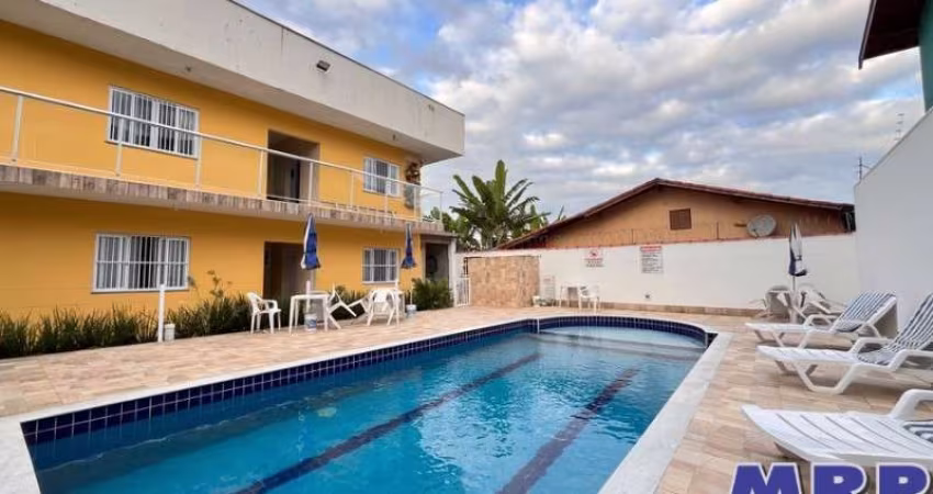 Apartamento à venda em Ubatuba. Praia da Maranduba. Condomínio com piscina.