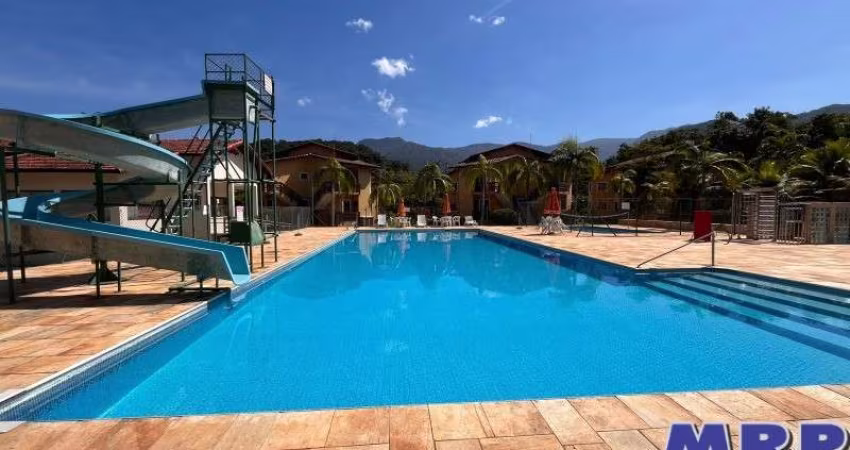 Apartamento à venda em Ubatuba. Condomínio com área de lazer. 3 dormitórios. Praia da Maranduba.