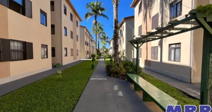 Apartamento a venda em Ubatuba, com 2 dormitórios, sendo 1 suíte , dentro de condomínio a 400 metros da Praia do Sapê.