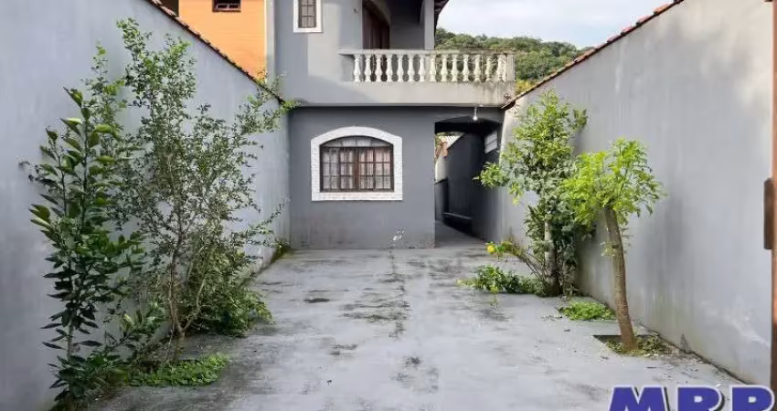 Sobrado geminado com 2 dormitórios á venda em ubatuba. aceita financiamento. oportunidade.