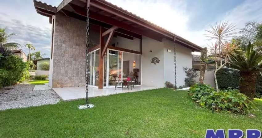 Casa à venda em ubatuba. condomínio ubatuba country. com piscina. 3 suítes