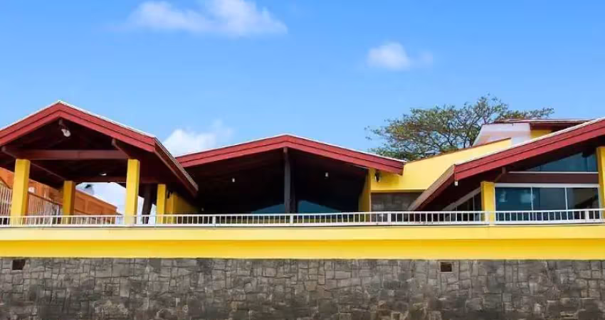 Casa pé na areia em ubatuba de 6 dormitórios com varanda de vista panorâmica para o mar na praia do sape