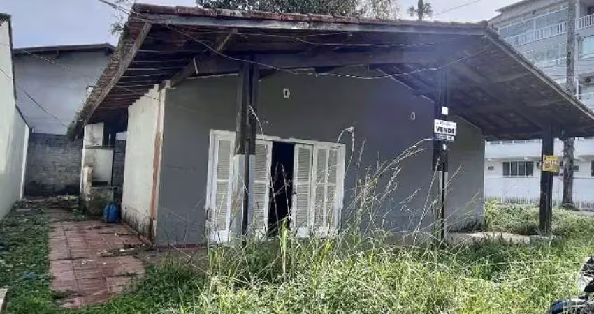 Casa á venda no bairro lagoinha, há 150 mts da rodovia e 550 mts da praia. oportunidade!!!!