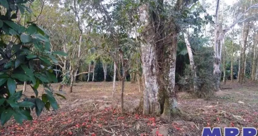 Terreno tipo chácara em ubatuba, com 4.000m², em bairro residencial, próximo a praia da maranduba e as lindas cachoeiras do sertão da quina.