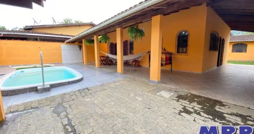 Casa com piscina à venda em Ubatuba. 3 dormitórios. Sertão da Quina.