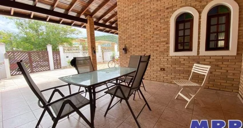 Casa a venda em Ubatuba. + edícula. 5 dormitórios. Praia da Maranduba.