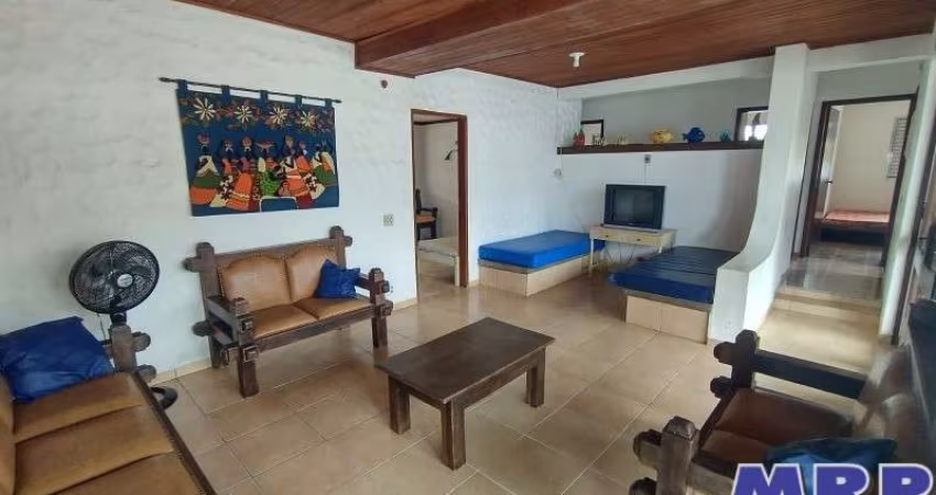 Casa com 4 dormitórios na praia da Maranduba, com escritura, aceita financiamento bancário