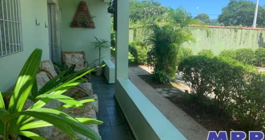 Apartamento em Ubatuba, com 2 dormitórios, sendo 1 suíte, oportunidade, excelente localização na Praia da Maranduba