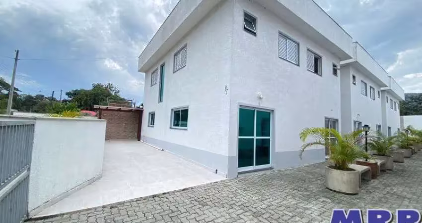 Praia da Tabatinga. Sobrado à venda, com 3 dormitórios.  Aceita financiamento.