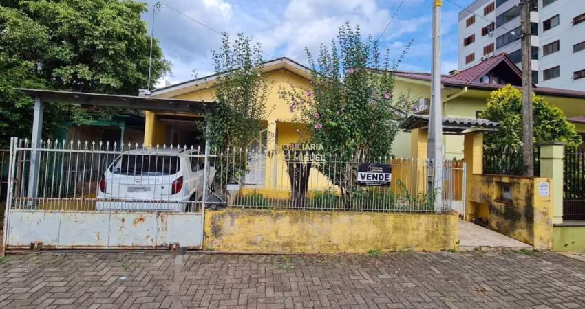 Terreno e casa com potencial comercial