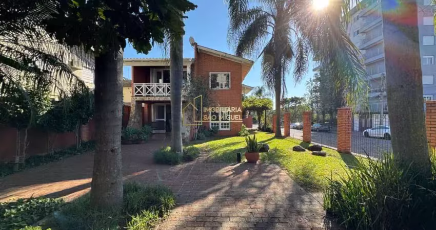 Casa de Esquina Localizada no Centro de Dois Irmãos À Venda