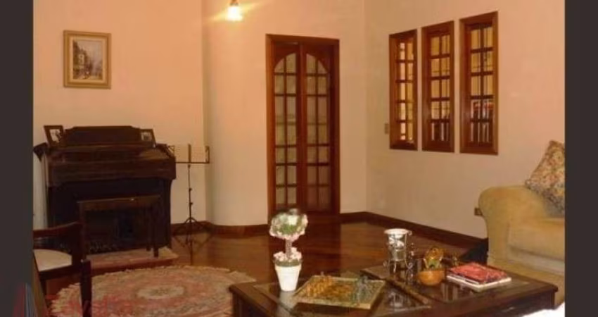 Imóvel de Luxo na Vila Maria: Casa à Venda em São Paulo-SP com 4 Quartos, 1 Suíte e 350m² de Área
