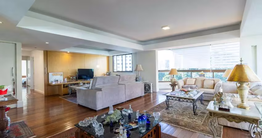 Apartamento com 3 quartos à venda na Avenida Chibarás, 802, Moema, São Paulo