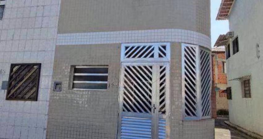 Casa com 3 dormitórios , Sacada 2 Banheiros, estacionamento de veiculo nas frente da casa à venda, 73 m² por R$ 320.000 - Rádio Club - Santos/SP