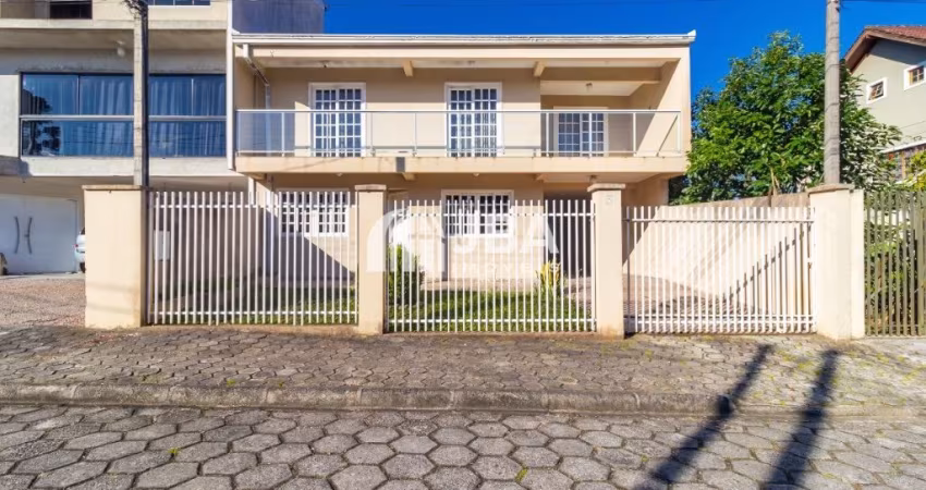 Ampla Casa em Condomínio Bairro Cajuro