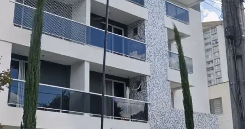 Vendo apartamento 
02 quartos (01 suite)
armários nos quartos e cozinha
