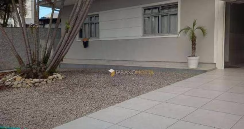 Casa com 3 dormitórios à venda, 167 m² por R$ 1.500.000,00 - Cidade de Florianópolis - São José/SC