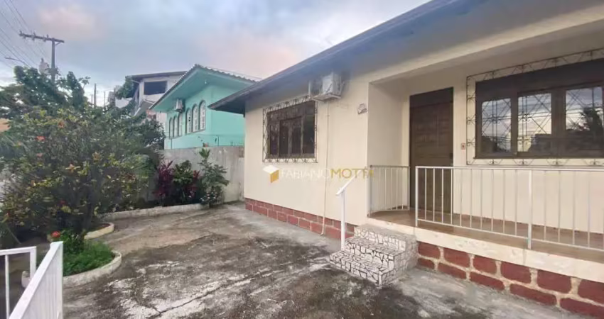 Casa com 3 dormitórios à venda, 104 m² por R$ 870.000,00 - Abraão - Florianópolis/SC