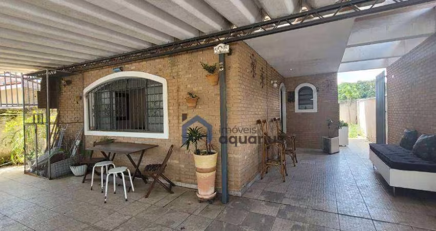 Sobrado com 3 dormitórios para alugar, 140 m² por R$ 3.800/mês - Monte Castelo - São José dos Campos/SP
