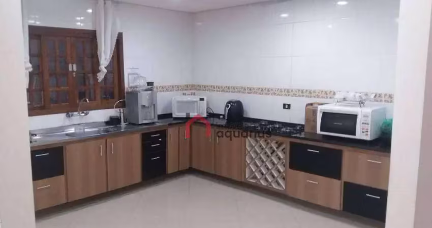 Sobrado com 4 dormitórios à venda, 196 m² por R$ 692.000,00 - Jardim Bela Vista - Jacareí/SP