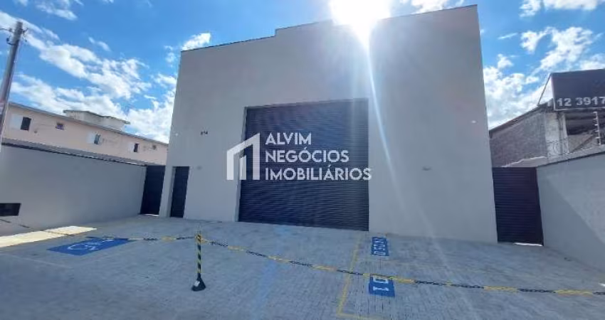 Galpão de 450 m² com mezanino em São José dos Campos