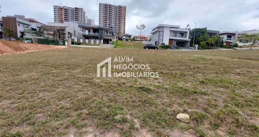 Lindo terreno plano no centro do Condomínio - VENDA