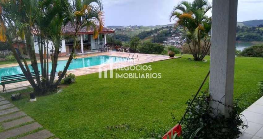 Linda chácara com piscina e vista para represa em Igaratá  - Venda
