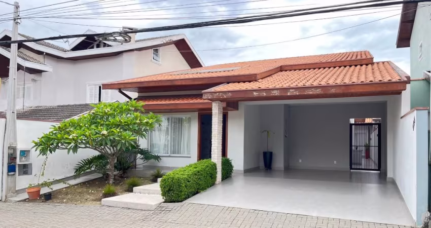 Aluguel Casa Térrea 5 Dormitórios sendo 2 Suítes Condomínio Portal da Serra - Bairro Urbanova - São José dos Campos