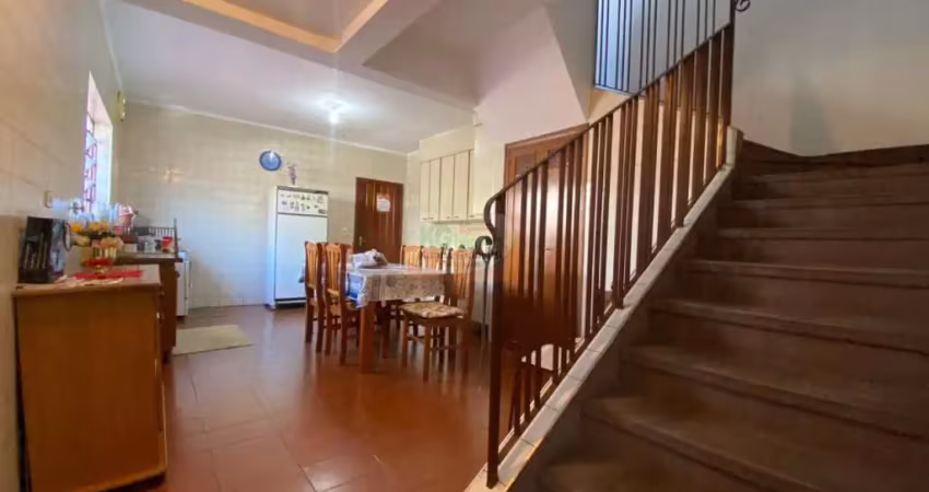 Lindo sobrado comercial/residencial | 3 dormitórios | varanda | quintal | 3 vagas - 177 mts - a venda - r$ 860.000,00 - cerâmica - são caetano do sul/sp.