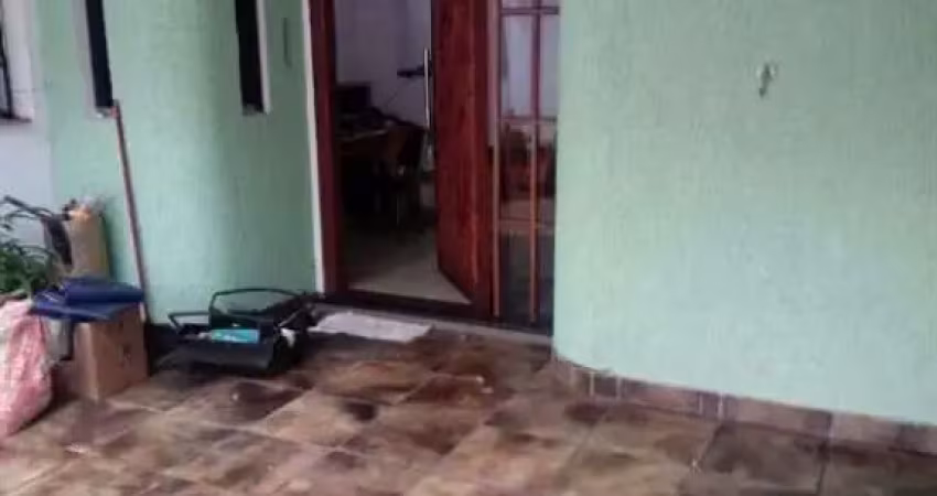 Sobrado á venda - 292m²04 dormitórios, 01 suite, sala ampla, sala tv/som, área de lazer e churrasqueira, lavanderia, cozinha e 02 vagas de garagem.