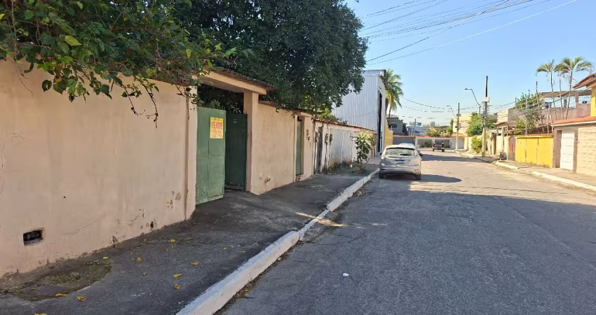 Vendo Casa com terreno, bairro Posse, Nova Iguaçu, RJ.