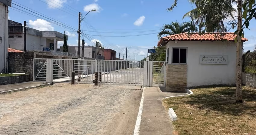Lote de esquina em condomínio fechado