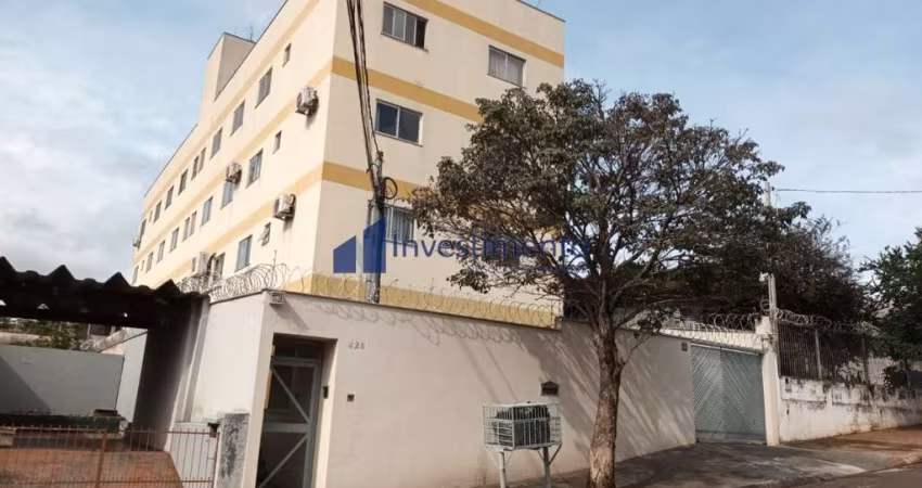 Apartamento para alugar no condomínio Edifício Patrício Makino no bairro Centro