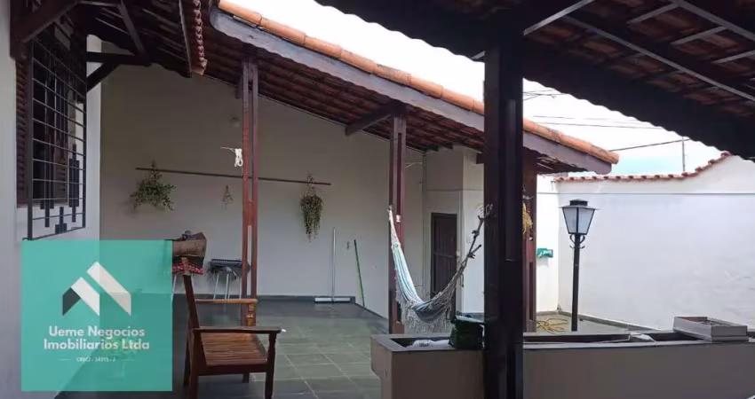 Vende Casa Térrea, 3 Dormitórios, sendo 1 Suíte, 198m² por R$ 500.000,00 Venda (Aceita Permuta) - Vila Cecilia