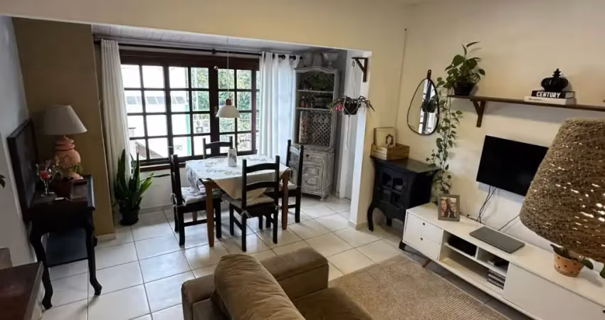 Apartamento semi-mobiliado de 2 dormitórios na praia dos amores