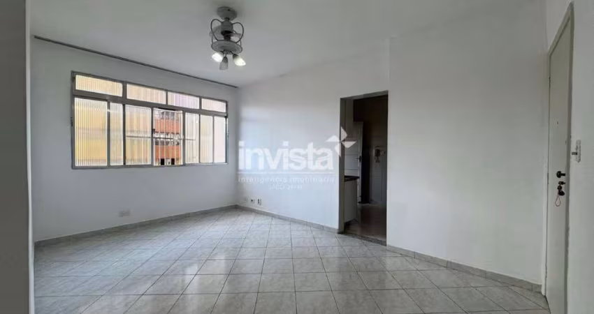 Comprar apartamento em prédio com elevador no Embaré.