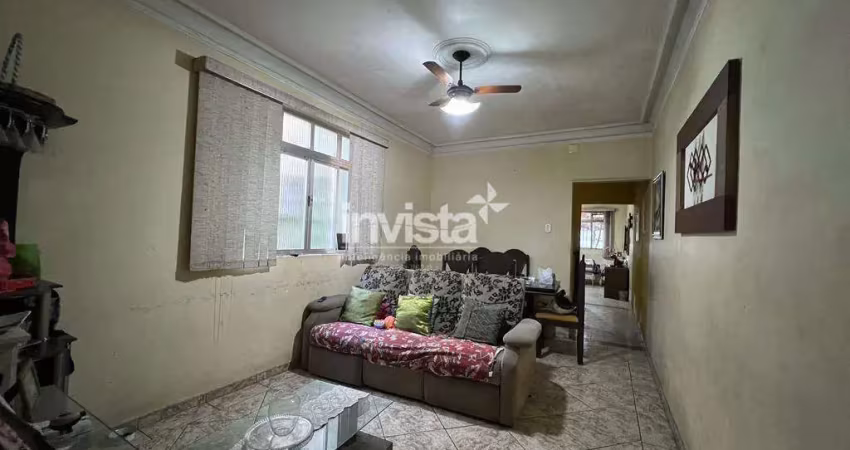 Sobrado 318 metros, 2 salas, 4 quartos sendo 1 suíte, 5 vagas e quintal na vila mathias em santos