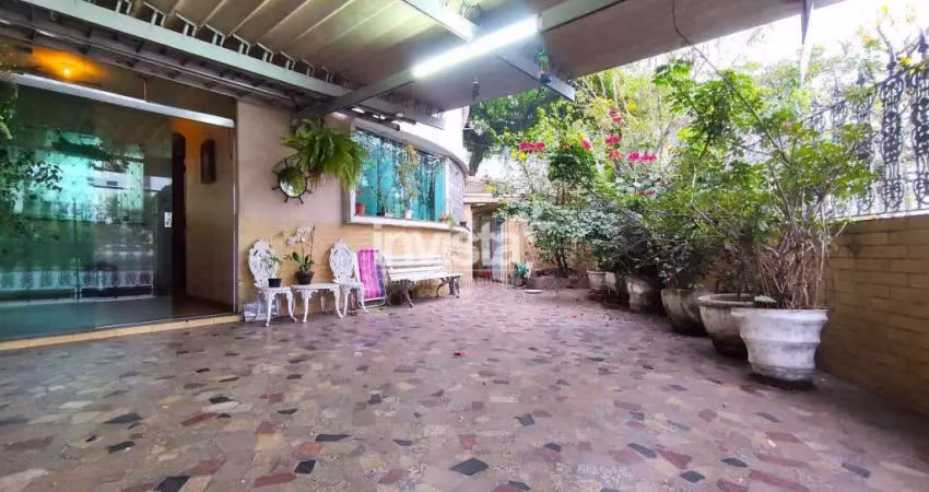 Ampla casa de 3 dormitórios sendo 1 suíte no boqueirão!