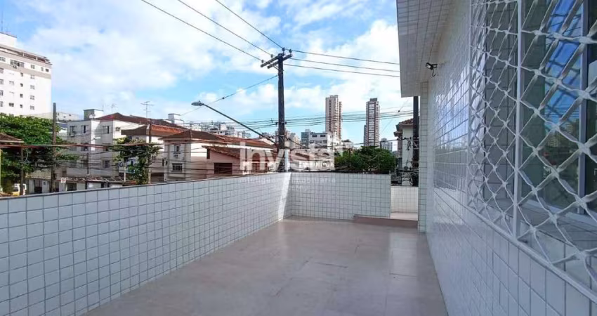 Casa Sobreposta Alta para Alugar com 3 Dormitórios e varanda ampla no bairro do Campo Grande em Santos