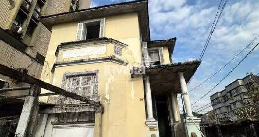 Casa de esquina na avenida Ana costa