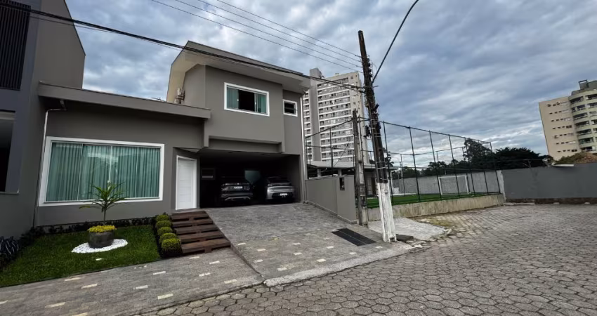 Casa em Condomínio com 3 suítes no Bairro Dom Bosco