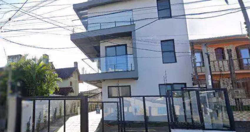 No bairro Tristeza, casa em condomínio com 2 andares, 3 dormitórios, suíte e 2 vagas.